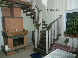 Зеленая поляна П-образная лестница из Дуба