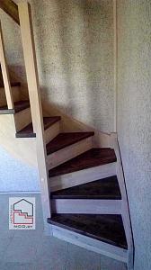 Маленькая лестница из сосны Хатежино