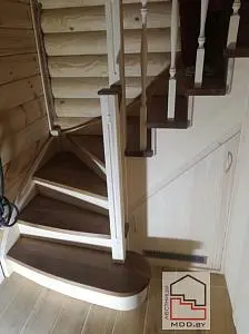 Лестница дуб/сосна с точеными балясинами