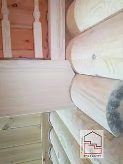 Лестница дуб/сосна с точеными балясинами  Лестница дуб/сосна с точеными балясинами