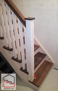 Г-образная комбинированная лестница бук/сосна д. Ефимово