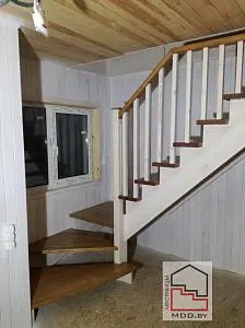 Лестница из массива сосны в СТ "Горизонт-82" с зашивкой проема