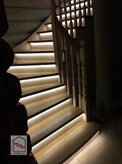 Деревянная лестница с подсветкой в Колодищах