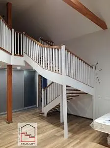 Комбинированная лестница из дуба и ольхи в д. Лесковка