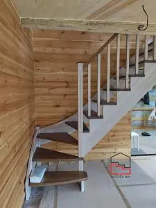 Дубовая Г-образная лестница, Вяча