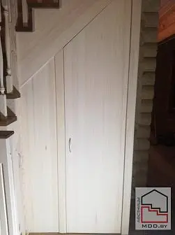 Лестница дуб/сосна с точеными балясинами  Лестница дуб/сосна с точеными балясинами