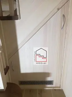 Лестница дуб/сосна с точеными балясинами  Лестница дуб/сосна с точеными балясинами