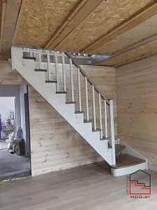 Г-образная лестница из сосны СТ Дорожник