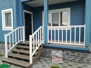 Уличная лестница и ограждение террасы из лиственницы